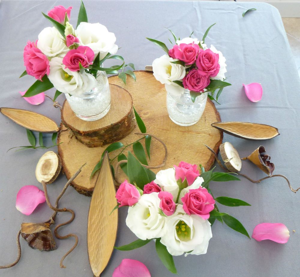 Mini bouquets pour centre de table mariage en couleurs fuchsia fleuriste mariage