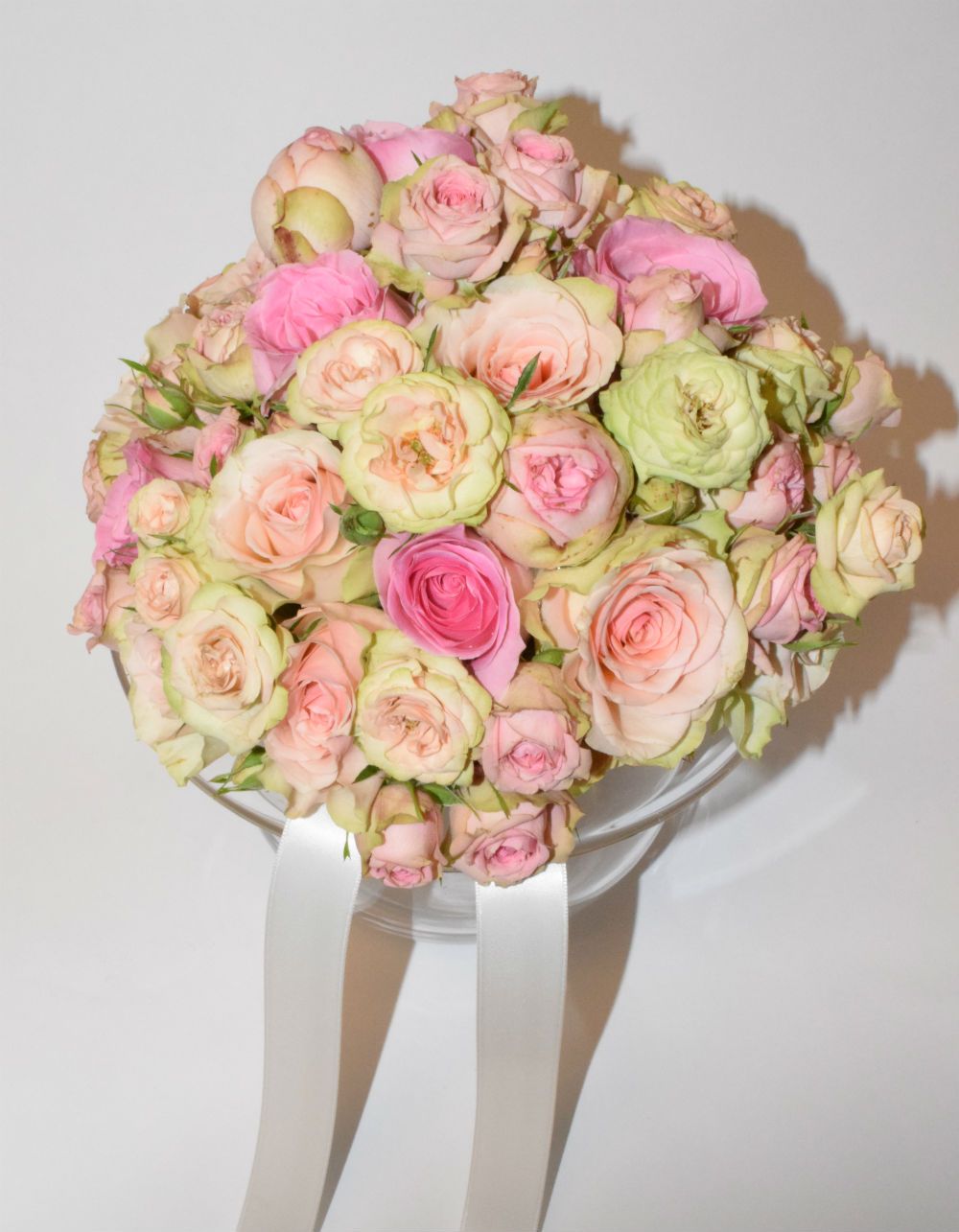 Bouquet de mariage plein de roses rose pâle pour mariage romantique par fleuriste mariage