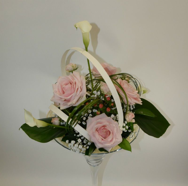 Vase martini en centre de table pour mariage en rose