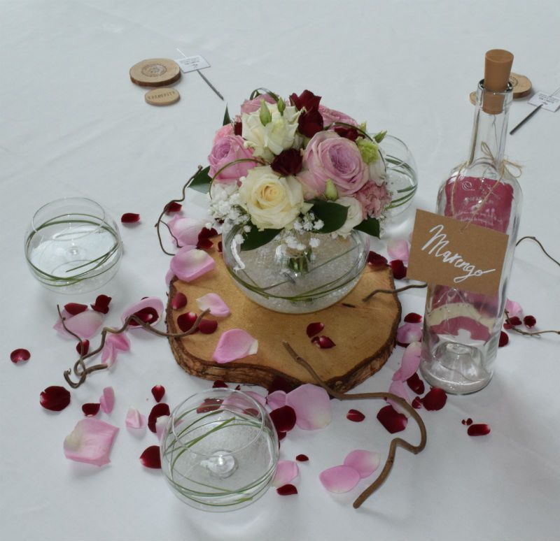 Bouquet en aquarium sur rondelle bois pour un mariage champêtre