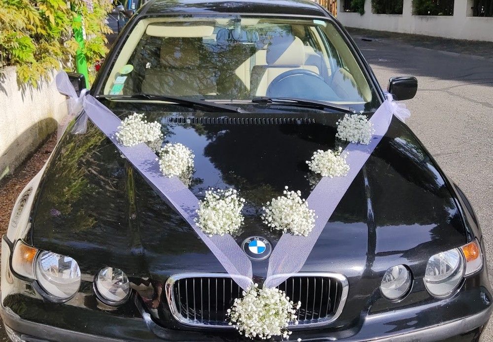 Décoration Voiture Mini Bouquet Gypsophile et Tulle pour mariage par fleuriste Auterive A Fleur d'Art