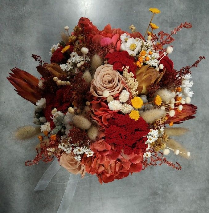 Bouquet de la mariée en fleurs séchées couleurs d'automne par fleuriste mariage Toulouse A Fleur d'Art