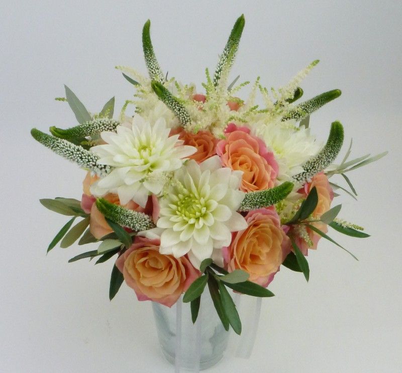 Bouquet de la mariée en couleurs corail et blanc