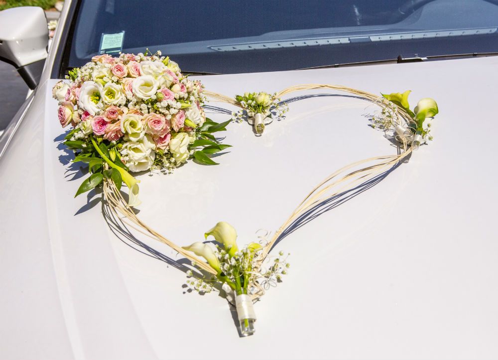 Décoration capot voiture mariage en forme de cœur Moulin de Rudelle Muret