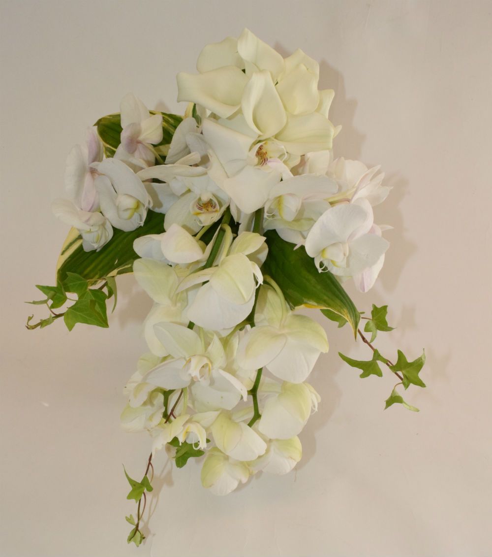 Bouquet de la mariée tout en orchidées blanche pour bouquet de mariage par fleuriste toulouse