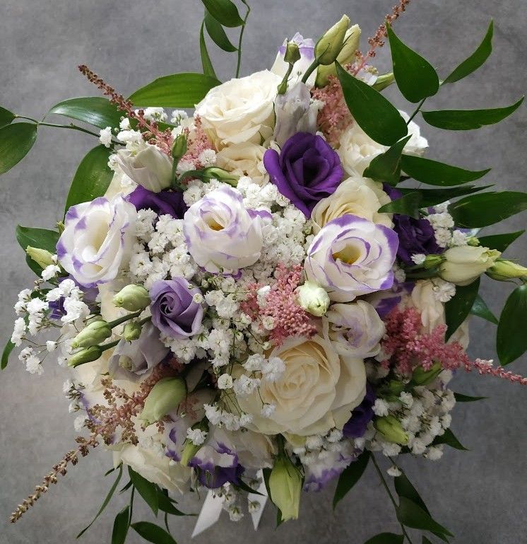 Bouquet de la Mariée champêtre en blanc et violet pour mariage Moulin de Rudelle à Muret par artisan fleuriste mariage Tina Black A Fleur d'Art