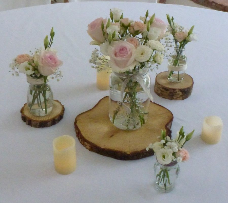 Déco table simple pour mariage avec bougies et petites fleurs