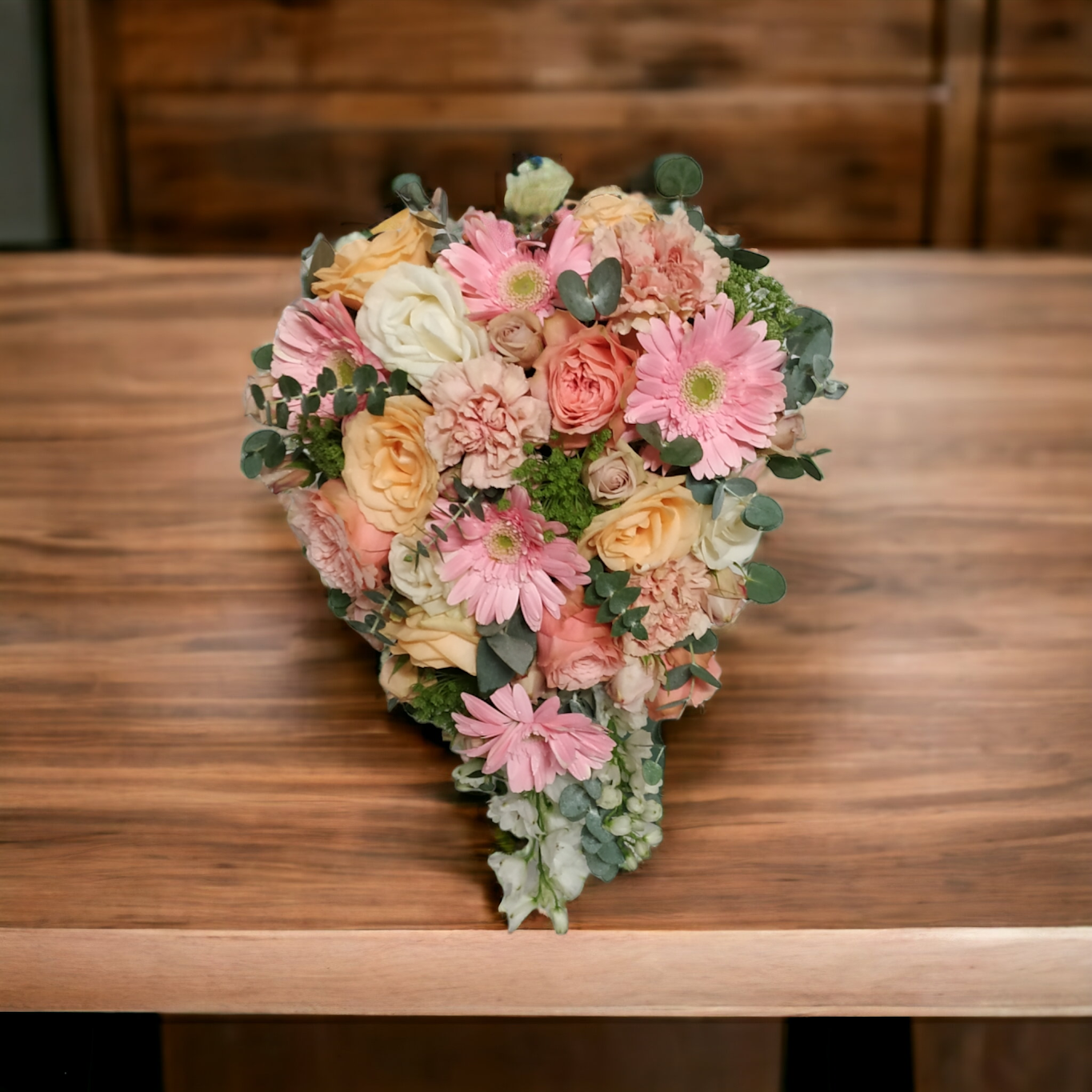 Bouquet de la mariée en cascade pour mariage au Chateau de Moussens à Caujac par fleuriste mariage Auterive A Fleur d'Art