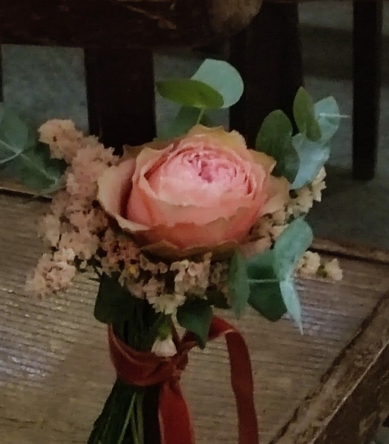 Bout de banc église terracotta pour mariage Toulouse et Auterive par fleuriste mariage