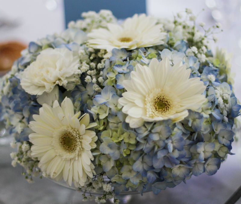 Décoration Floral de Table - Centre de Table Mariage Bleu et Blanc - A Fleur d'Art - Artisan Fleuriste Mariage - Moulin de Rudelle Fleuriste - Moulin de Rudelle photos - Moulin de Rudelle Décoration Mariage