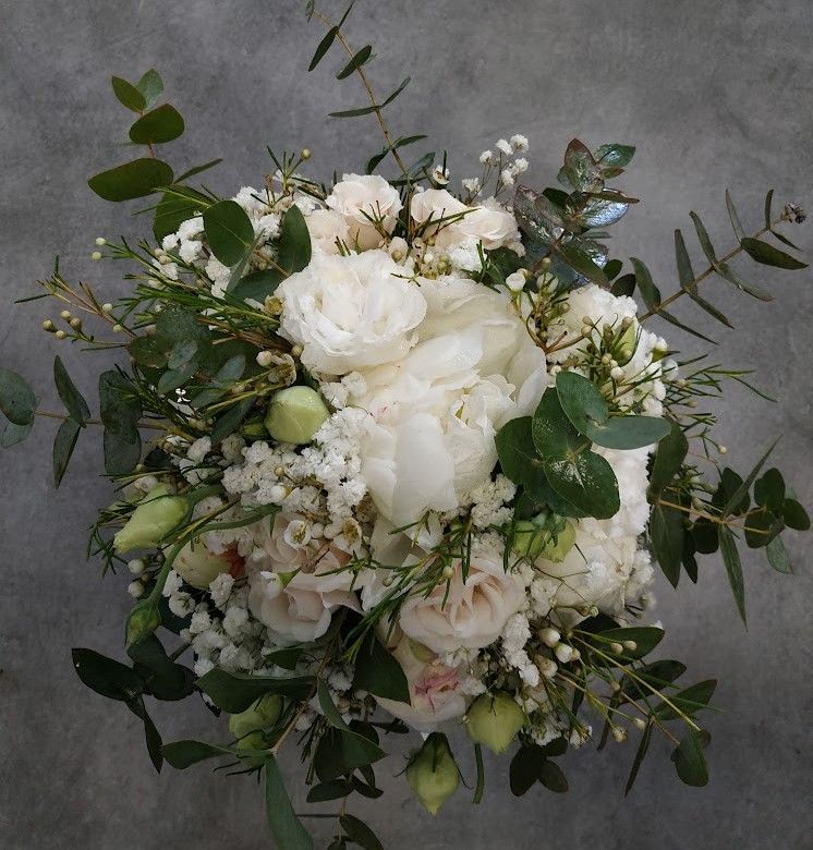 Bouquet de la mariée avec pampa et eucalyptus pour mariage Puydaniel et Moulin de Rudelle par artisan fleuriste Tina Black A Fleur d'Art