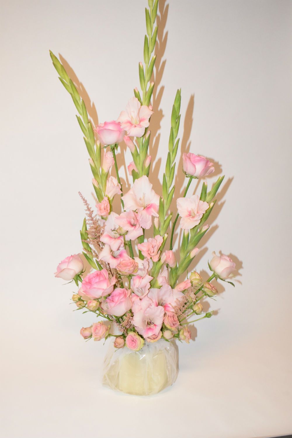 Composition florale pour l'autel de l'église pour mariage à l'eglise