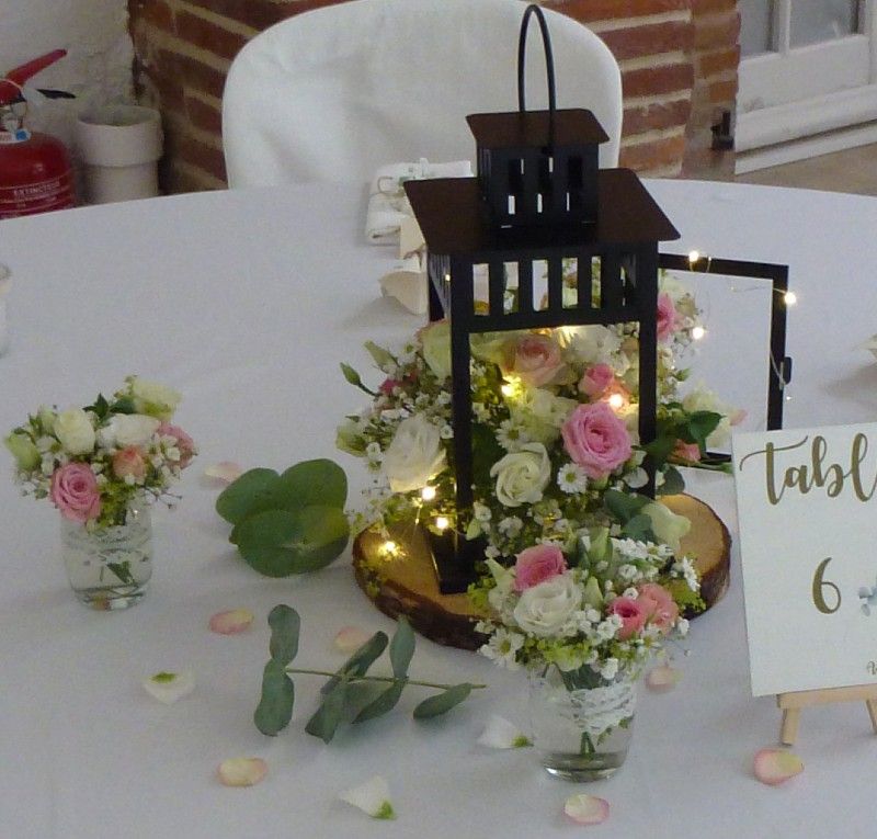 Lanterne décoré de fleurs pour mariage