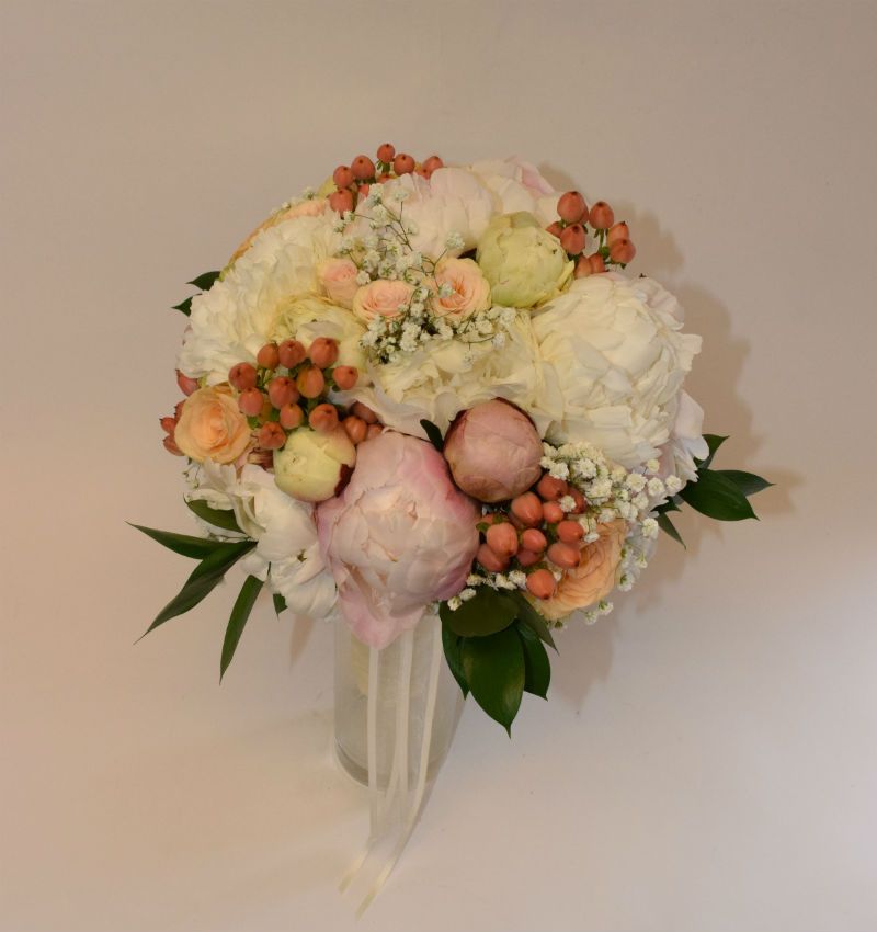 Bouquet de la mariée en pivoine en couleur corail pour mariage avec pivoines