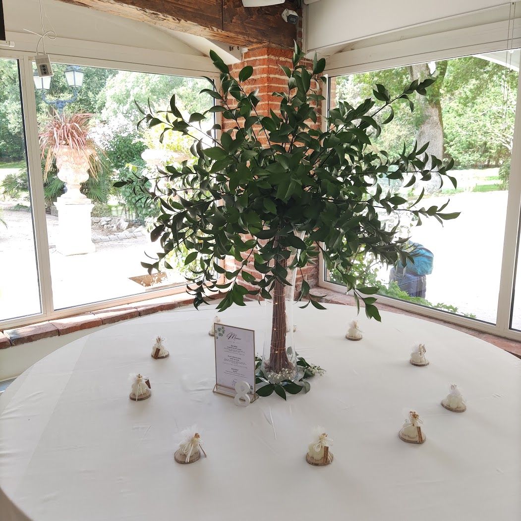 Décoration de table mariage le foret enchanté comme un arbre pour mariage au Moulin de Rudelle à Muret par fleuriste spécialiste mariage A Fleur d'Art Tina Black