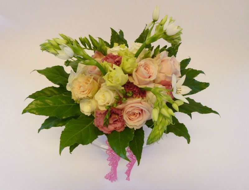 Bouquet de la mariée champêtre en rose et blanc pour un mariage champêtre