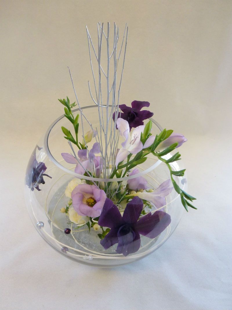 Aquarium en couleurs violet pour un mariage chic