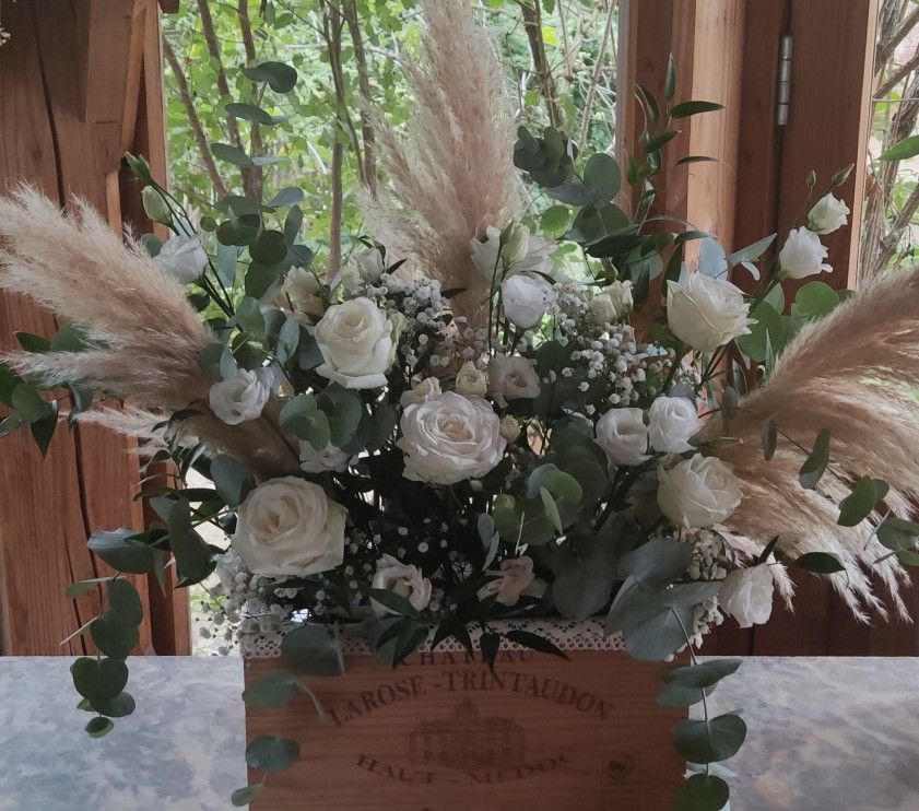 Décoration fleurs table de l'urne pour mariage Auterive et Cintegabelle Domaine Beyssac par A Fleur d'Art fleuriste mariage